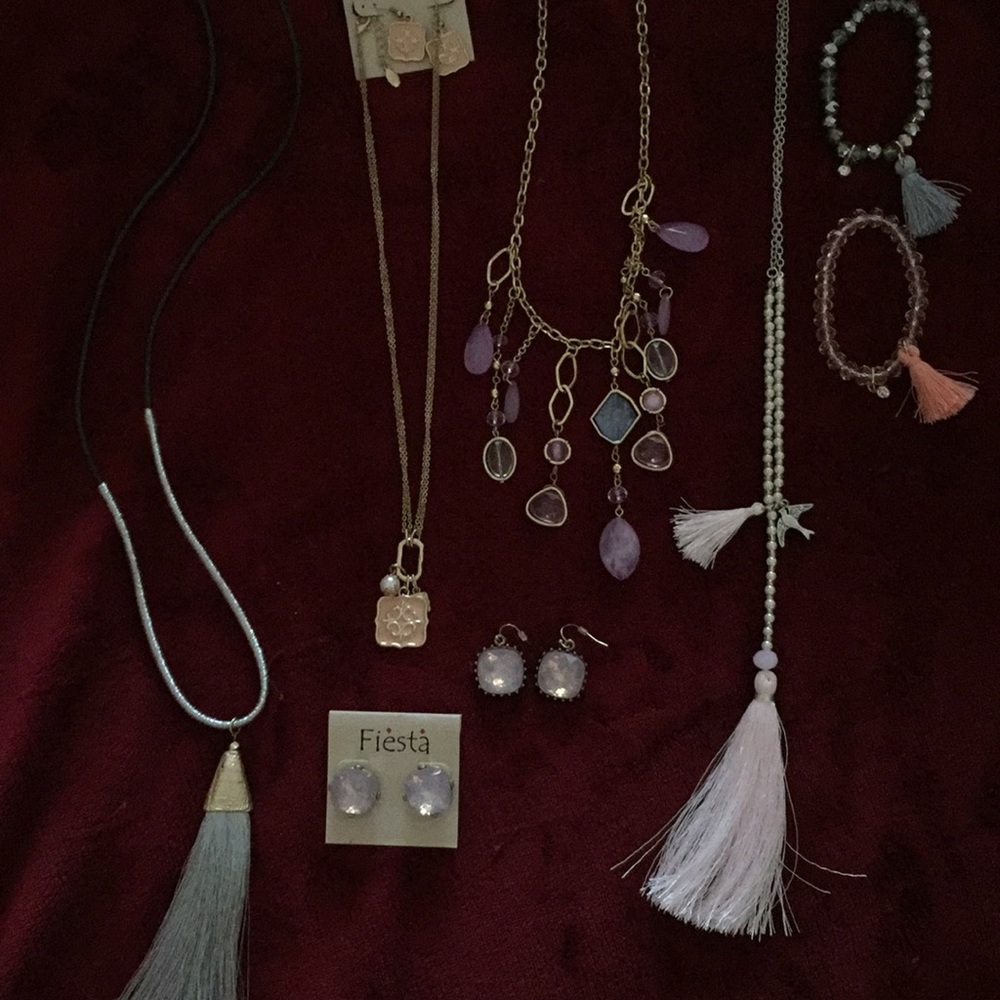 Lot of 8 costume jewelry